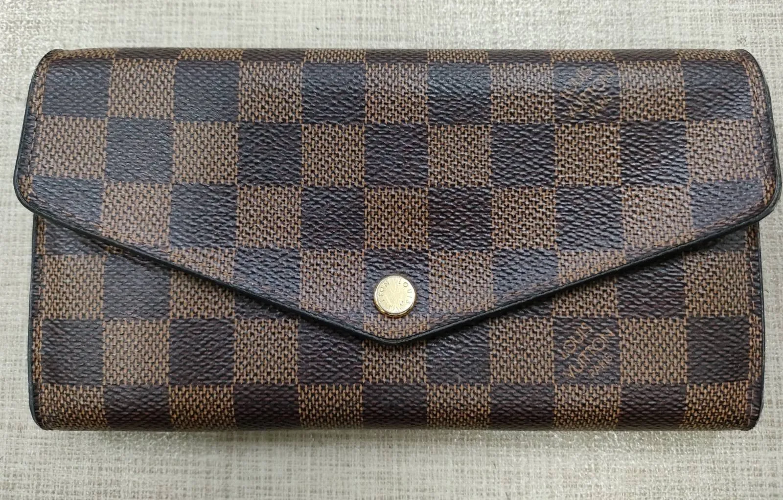 【所沢市西狭山ケ丘】ルイ・ヴィトン ダミエの財布を高価買取!「ポルトフォイユ・サラ」の査定ポイントと中古相場が高騰している理由