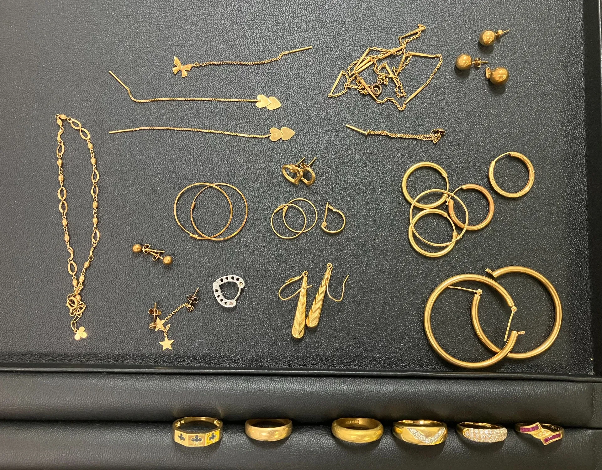 【入間市・金買取】提示金額にびっくり!使わずにしまったままの「金のピアスや指輪」を最高値でお買取!